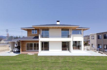 水平ラインが美しい 寄棟の家