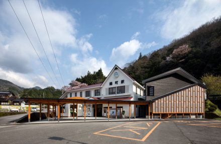 錦町駅舎回廊、観光・鉄道資料館