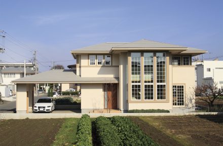 瀟洒なプレーリースタイルの家